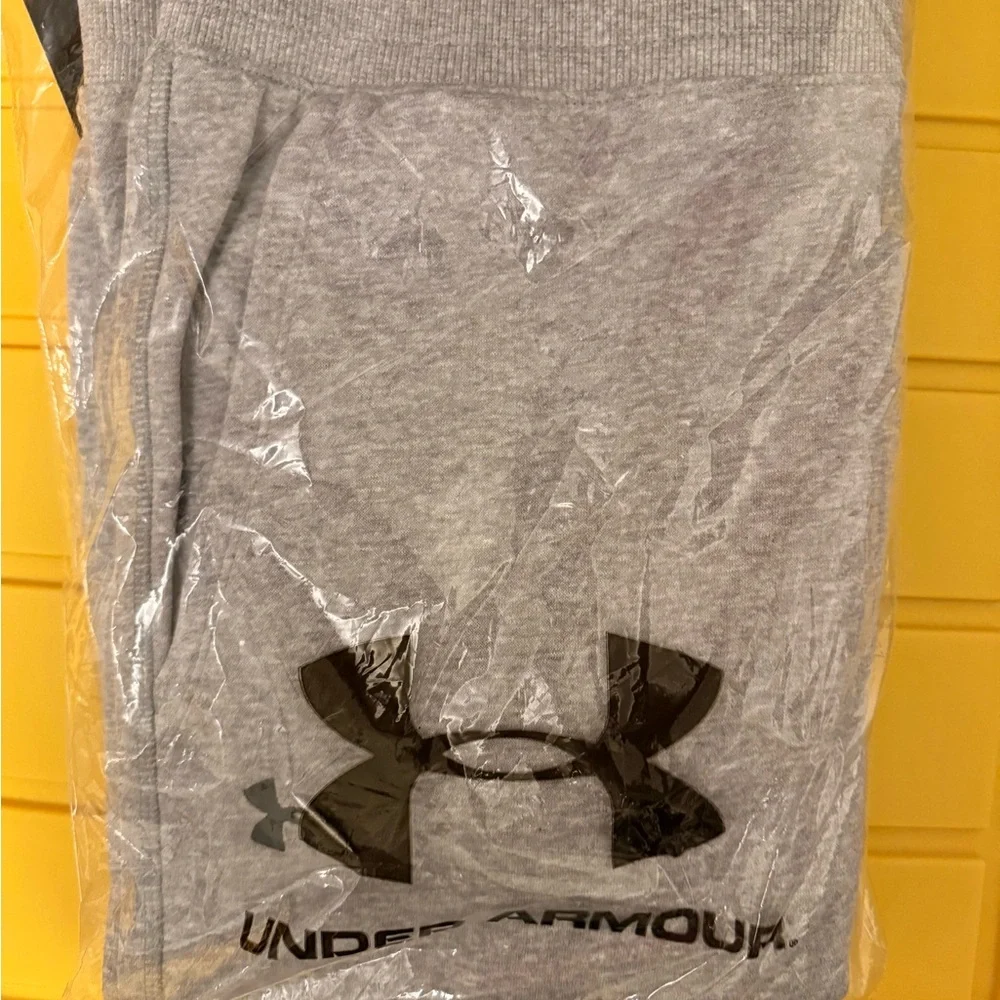 Under Armour Men's Heather Gray Hustle Fleece Joggers